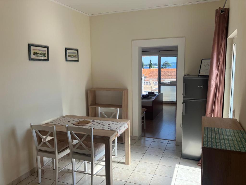 Apartmani Fani 2 Min Walking From Sea Orebic Exterior photo