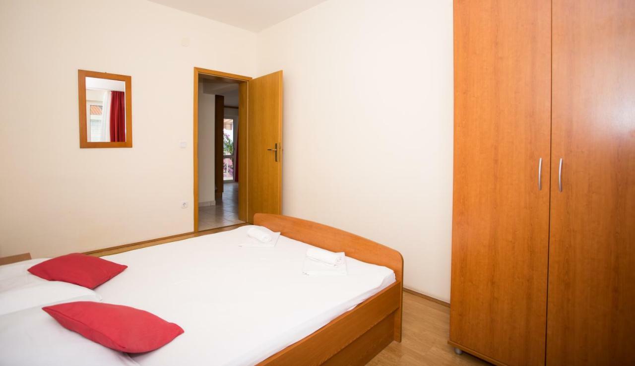 Apartmani Fani 2 Min Walking From Sea Orebic Exterior photo