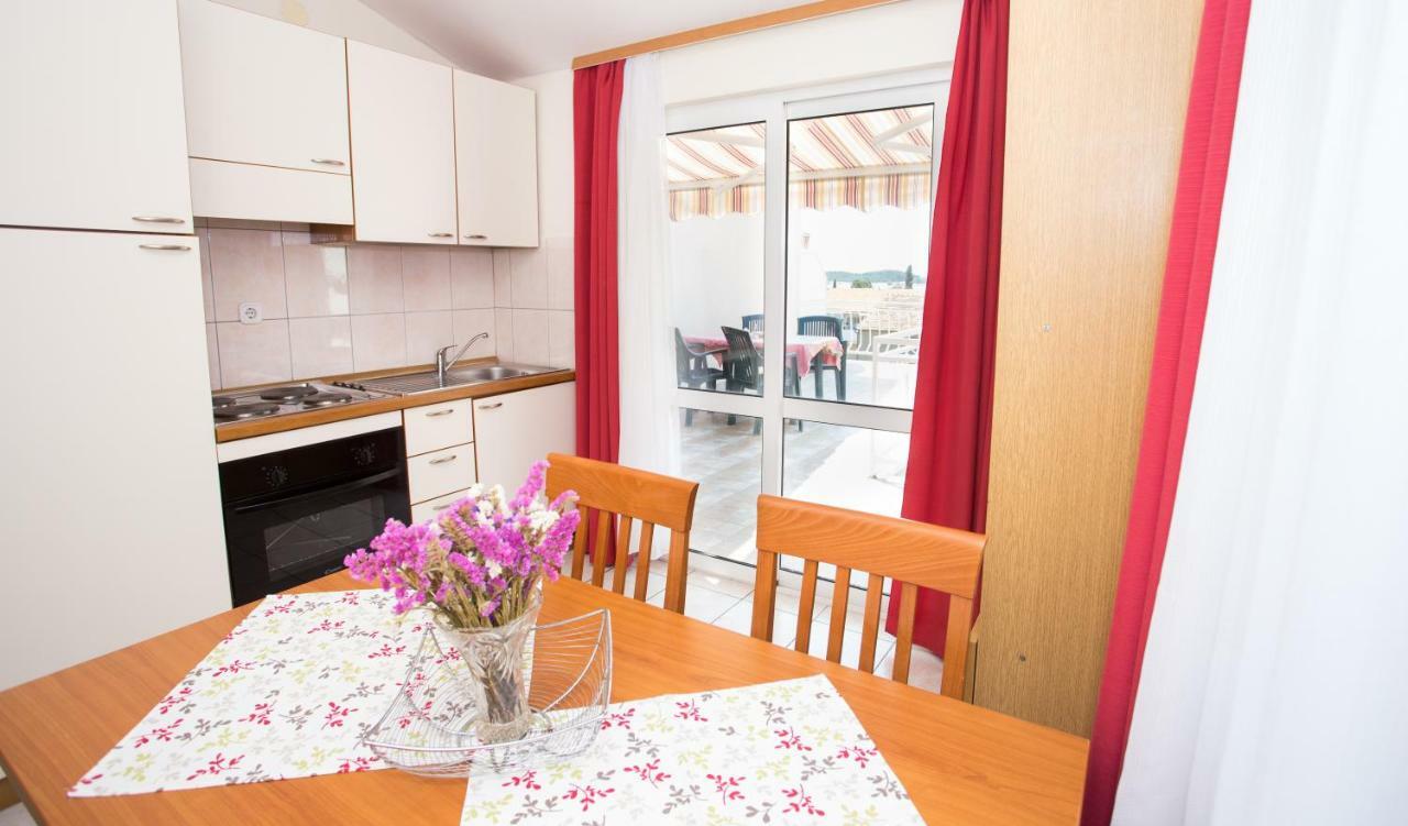 Apartmani Fani 2 Min Walking From Sea Orebic Exterior photo